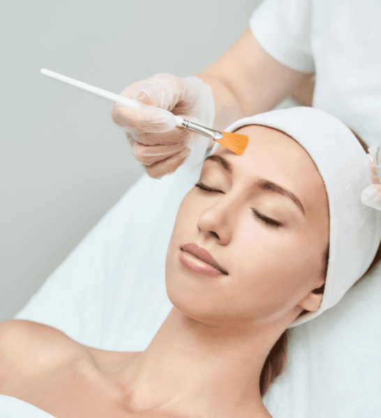 Professionelle Medical Beauty Gesichtsbehandlung mit Wirkstoffmaske im Kosmetikstudio Venus in Geiselhöring